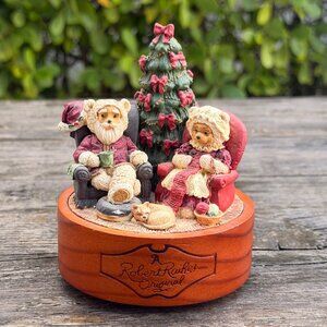 Robert Raikes Santa & Mrs Claus Bears Music Box Plays Here Comes Santa Claus Vtg